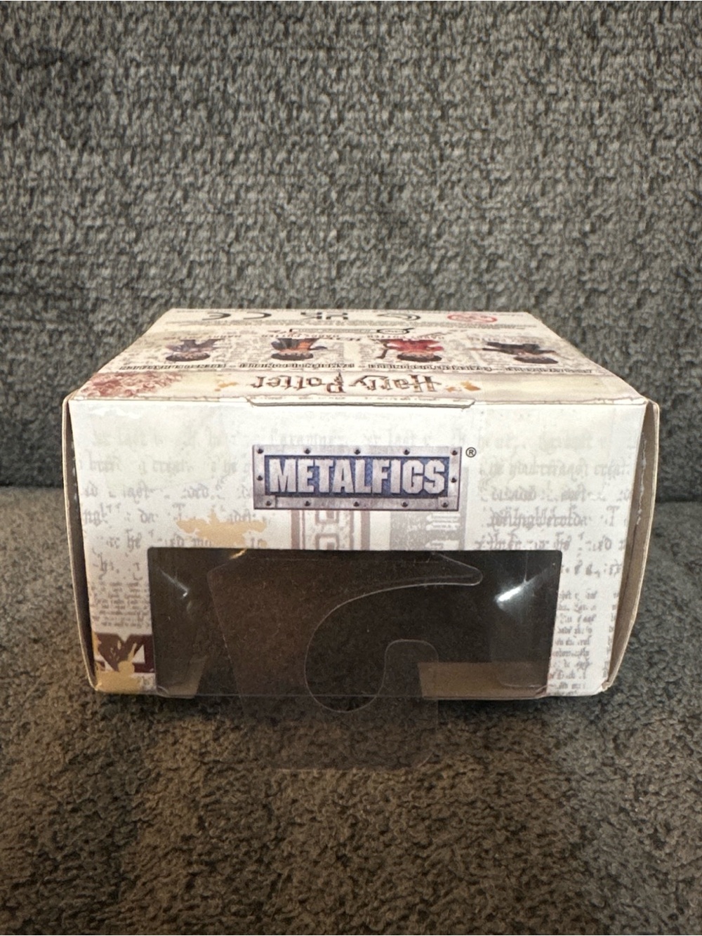 Harry Potter Metallics Die-Cast Figure - Red Robe - Picture 3 of 3